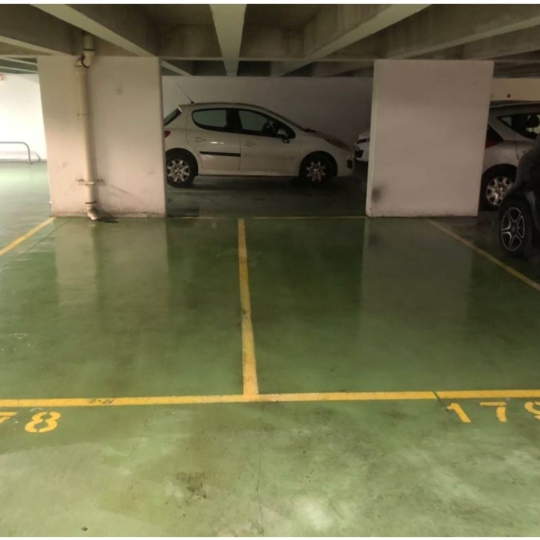 Annonces PUTEAUX : Garage / Parking | PARIS (75011) | 12.00m2 | 110 € 