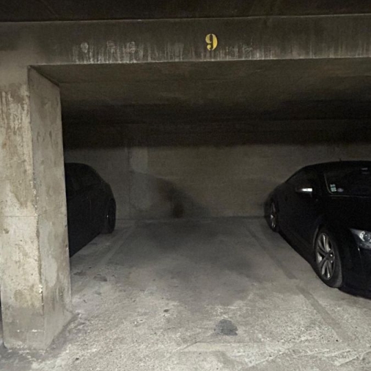  Annonces PUTEAUX : Garage / Parking | PARIS (75015) | 12 m2 | 120 &euro; 