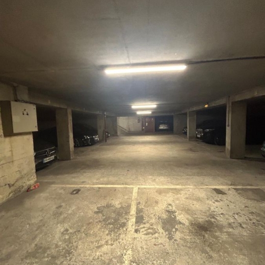  Annonces PUTEAUX : Garage / Parking | PARIS (75015) | 12 m2 | 120 &euro; 