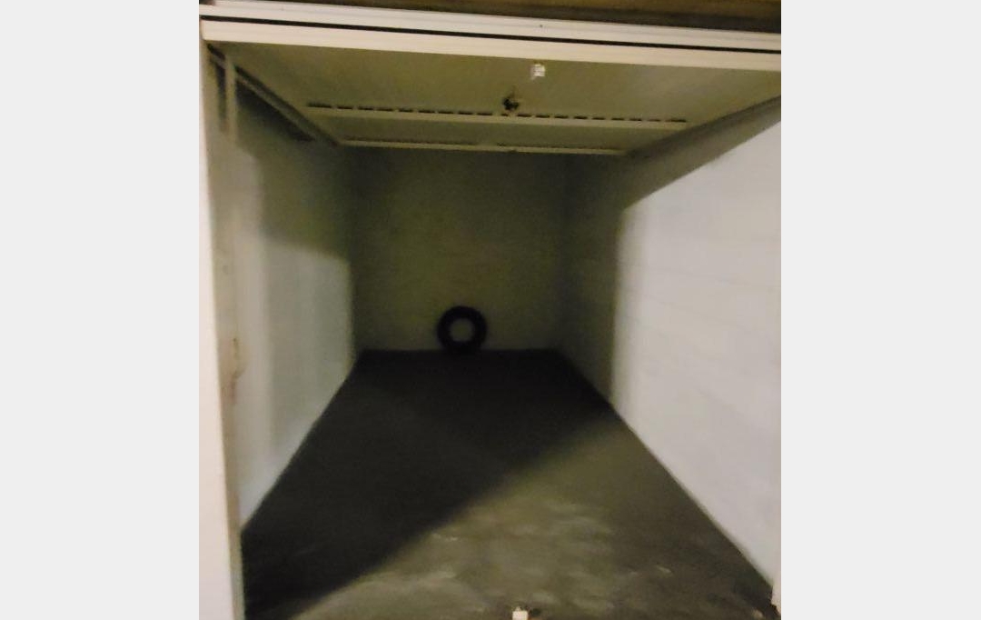 Annonces PUTEAUX : Garage / Parking | PARIS (75018) | 12 m2 | 117 &euro; 