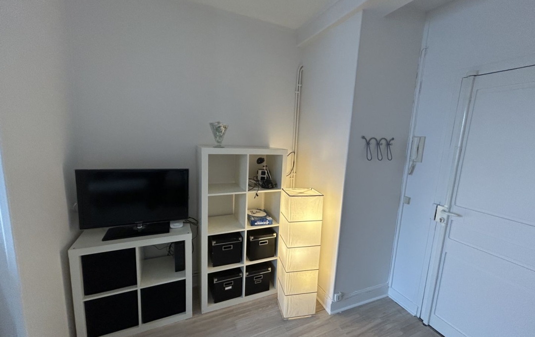 Annonces PUTEAUX : Appartement | PARIS (75016) | 19 m2 | 935 &euro; 
