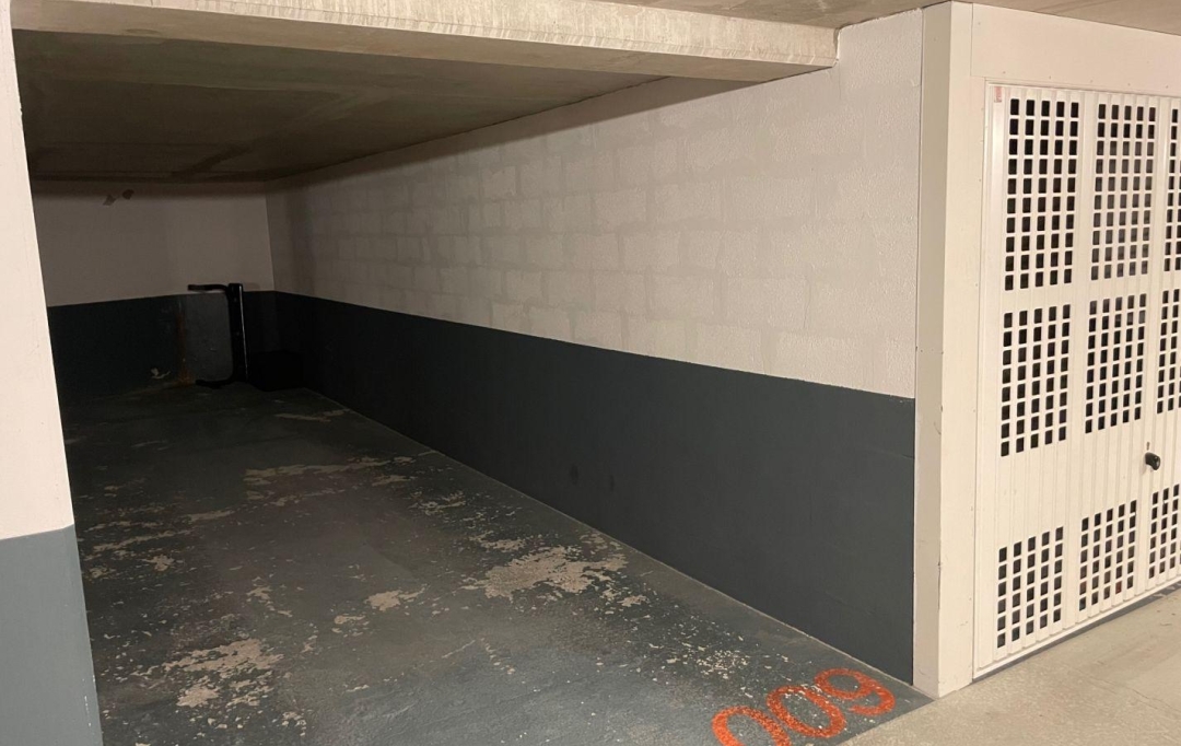 Annonces PUTEAUX : Garage / Parking | BOULOGNE-BILLANCOURT (92100) | 14 m2 | 150 &euro; 