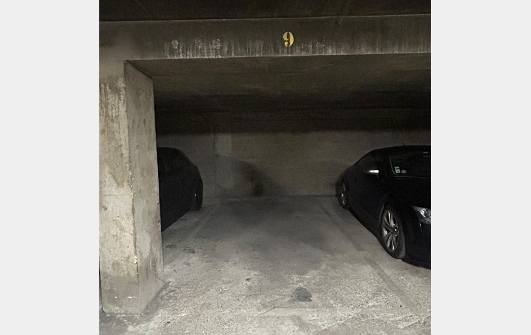 Annonces PUTEAUX : Garage / Parking | PARIS (75015) | 12 m2 | 120 &euro; 