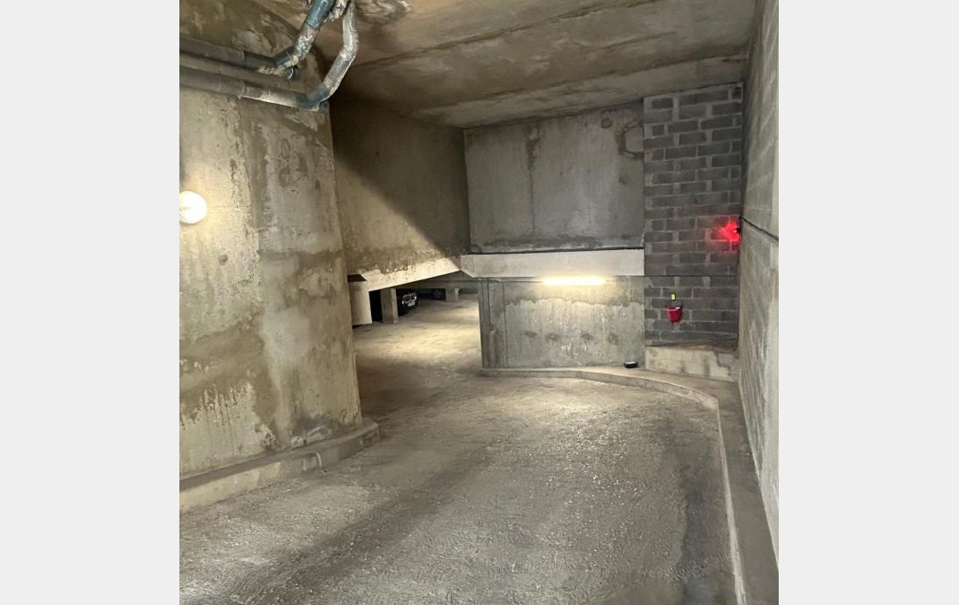 Annonces PUTEAUX : Garage / Parking | PARIS (75015) | 12 m2 | 120 &euro; 