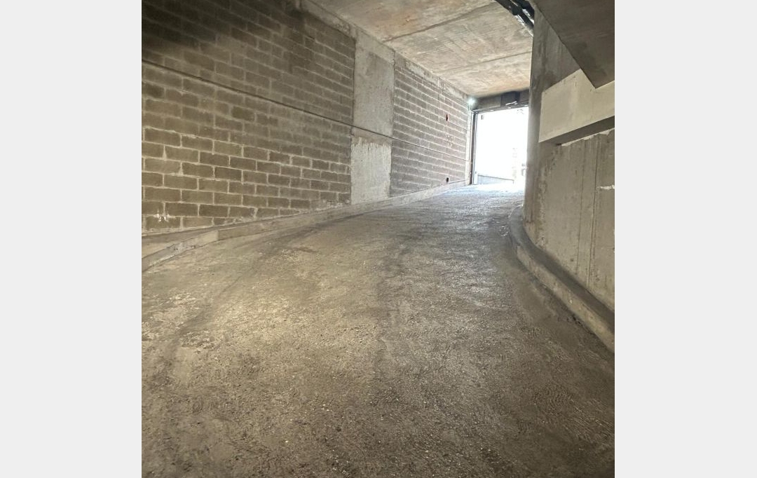 Annonces PUTEAUX : Garage / Parking | PARIS (75015) | 12 m2 | 120 &euro; 