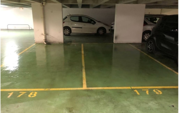  Annonces PUTEAUX Garage / Parking | PARIS (75011) | 12 m2 | 110 € 