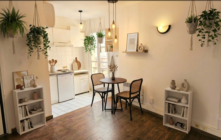 Studio   PARIS  20 m2 182 200 € 